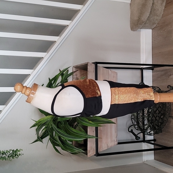 Shimmy Shimmy Inc Crop Top & Short Set - Picture 3 of 7